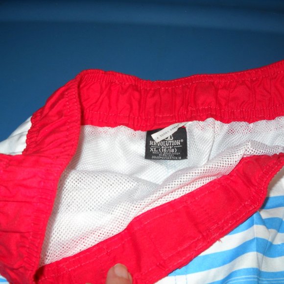 BOYS SWIM TRUNKS   SIZE XL 16/18 - Picture 2 of 4